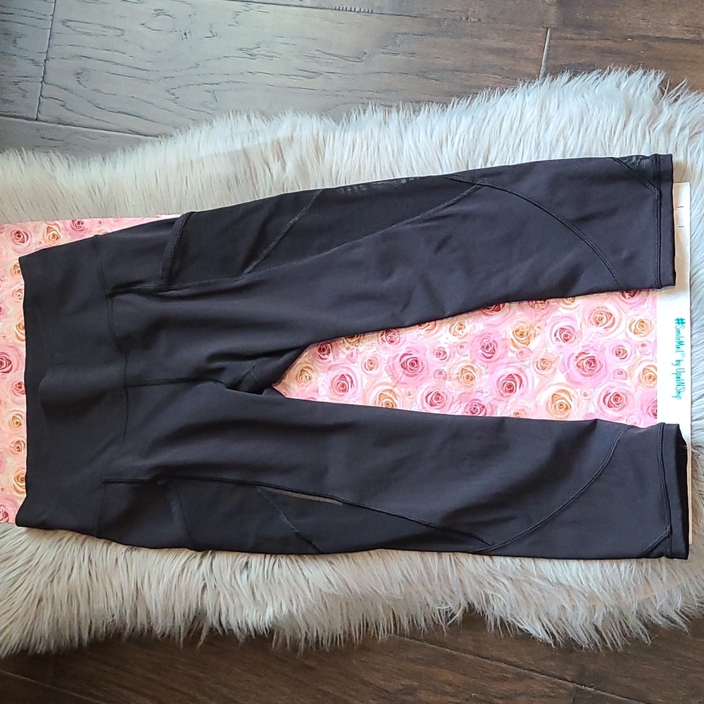 Lululemon black crop 19"